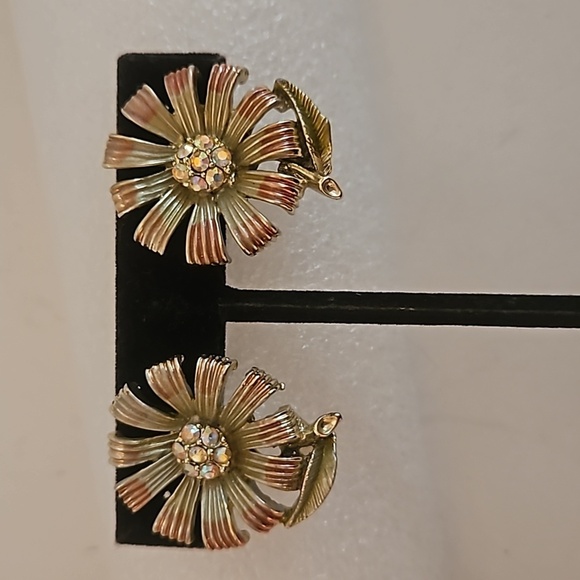 BSK AB Rhinestone on Silvertone & Pinkish Flower Clip-on Earrings - Picture 1 of 7